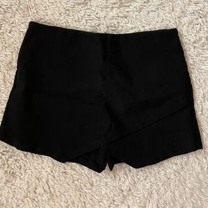 Black envelope shorts!!